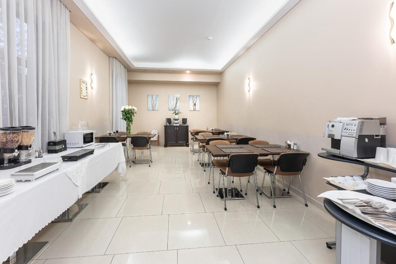 Room In Guest Room - Valensija - Large Suite Jūrkalne 외부 사진
