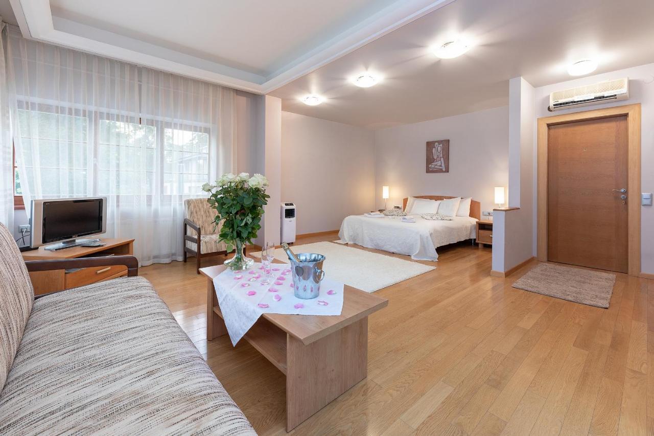 Room In Guest Room - Valensija - Large Suite Jūrkalne 외부 사진