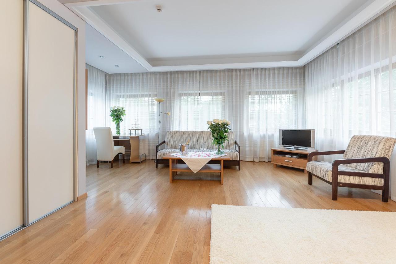 Room In Guest Room - Valensija - Large Suite Jūrkalne 외부 사진