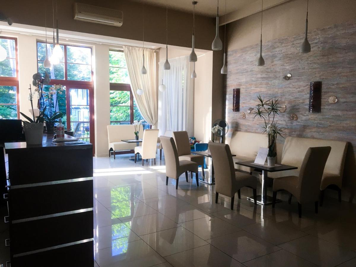 Room In Guest Room - Valensija - Large Suite Jūrkalne 외부 사진