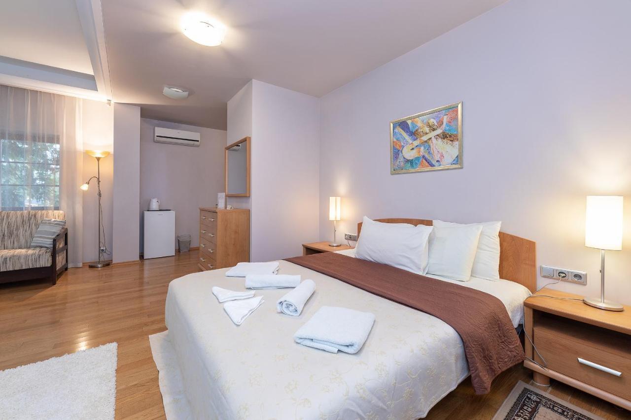 Room In Guest Room - Valensija - Large Suite Jūrkalne 외부 사진